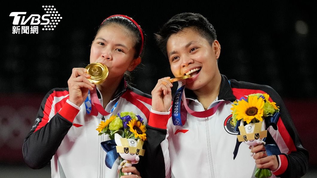 印尼羽球女雙組合為印尼摘下首金。（圖／達志影像美聯社）