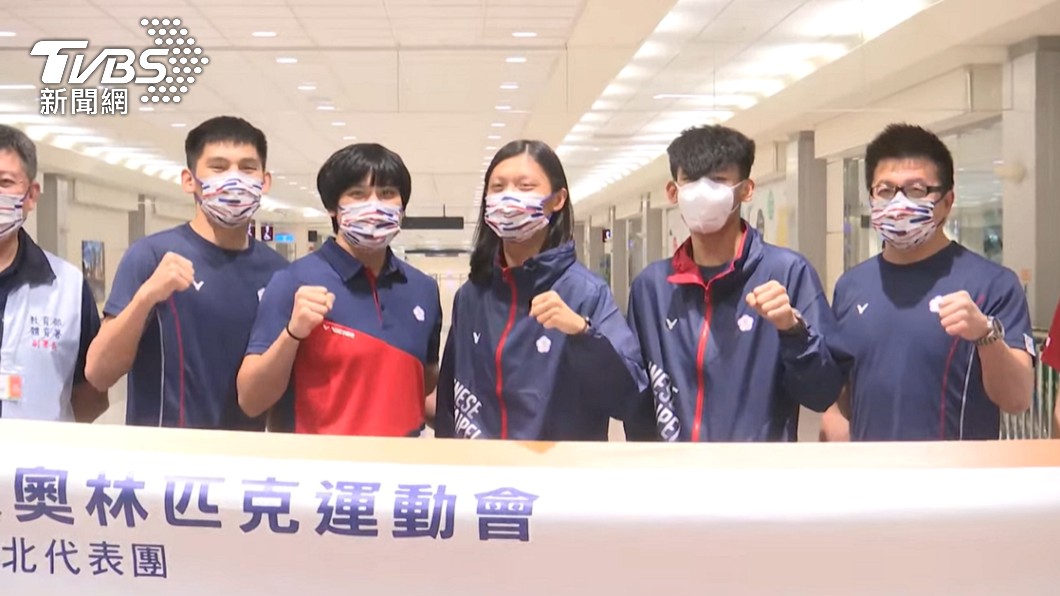 中華隊拳擊代表隊返回台灣。（圖／TVBS）