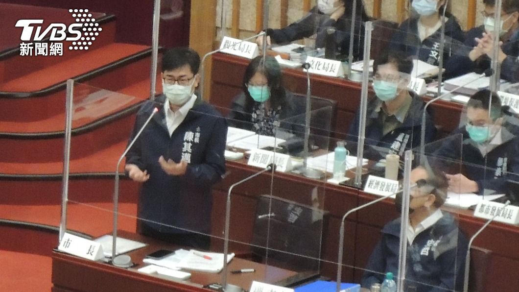 陳其邁在議會進行市政總質詢。（圖／中央社）