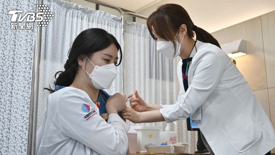 南韓醫護人員為優先接種族群。（圖／達志影像美聯社）