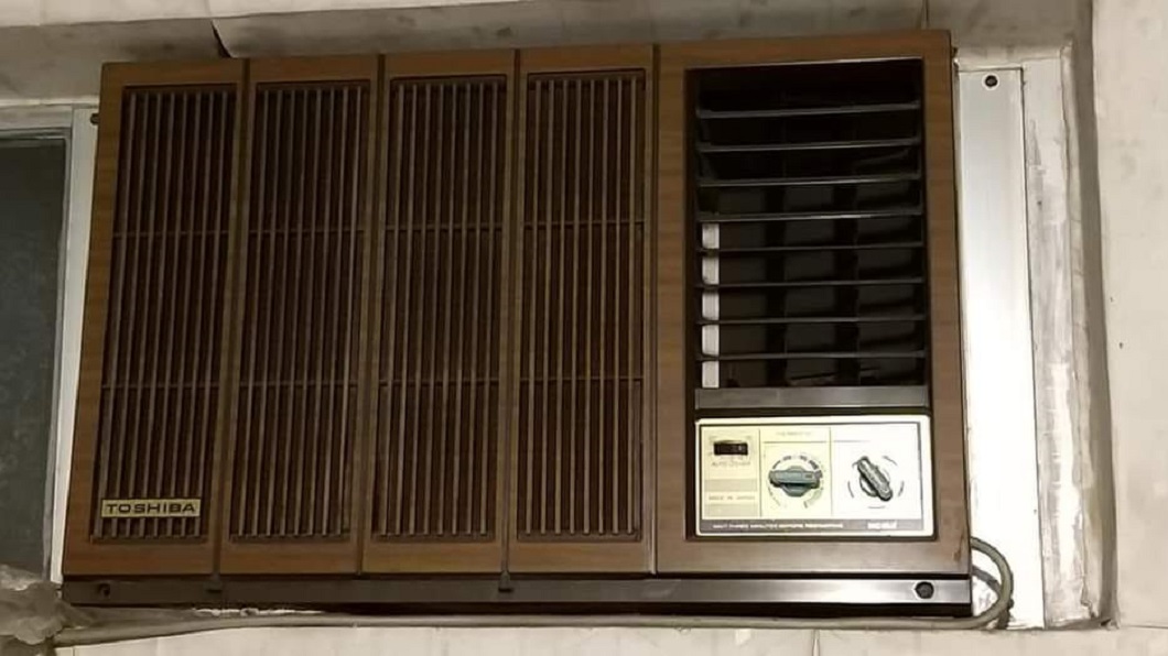 一名網友分享家中古董級冷氣，近期想將它開啟。（圖／翻攝自爆廢公社公開版）