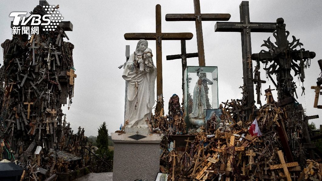 立陶宛十字架山疑被中國人破壞。（圖／達志影像美聯社）