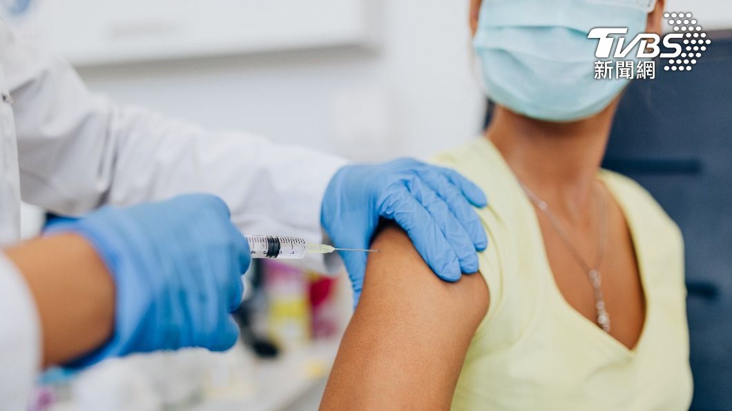 新加坡研究顯示，接種mRNA疫苗者確診後較快康復。（示意圖／shutterstock達志影像）