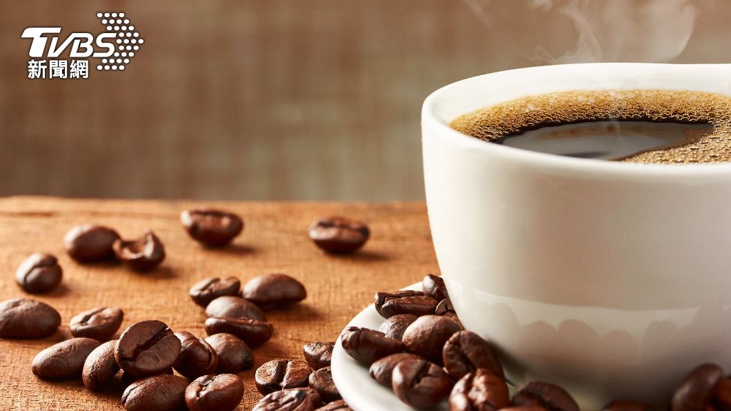 咖啡品項眾多，許多人皆喜愛購買一杯咖啡以開啟自己一日的生活。（示意圖／shutterstock達志影像）