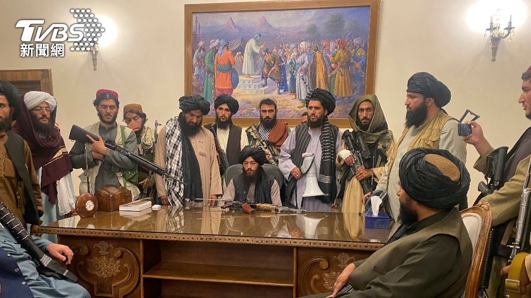 塔利班（Taliban）火速攻入首都喀布爾，並佔領總統府。（圖／達志影像美聯社）
