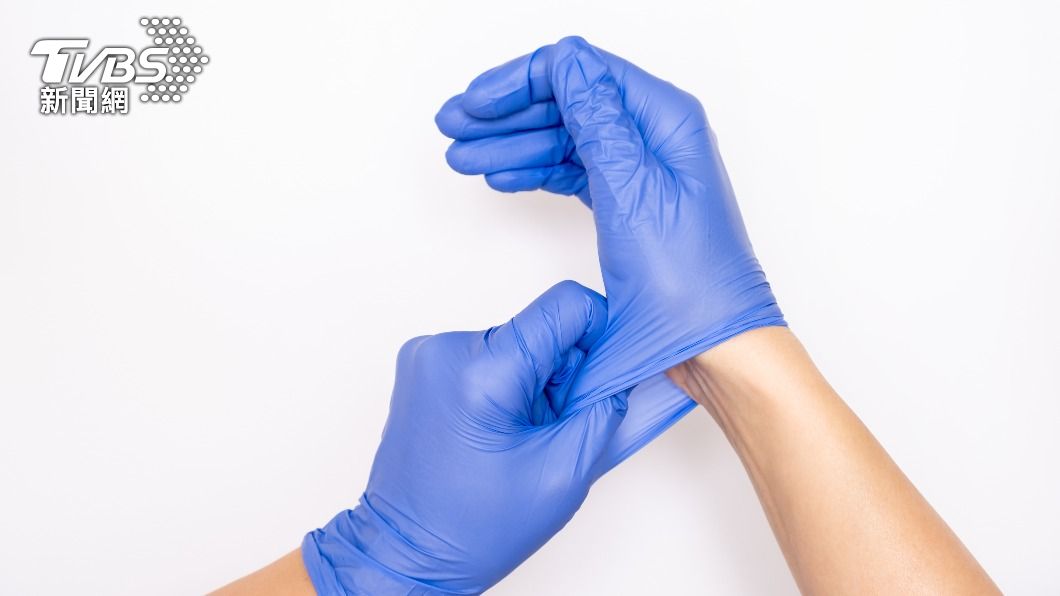 醫師表示戴手套更容易傳播病毒。（圖／shutterstock達志影像）