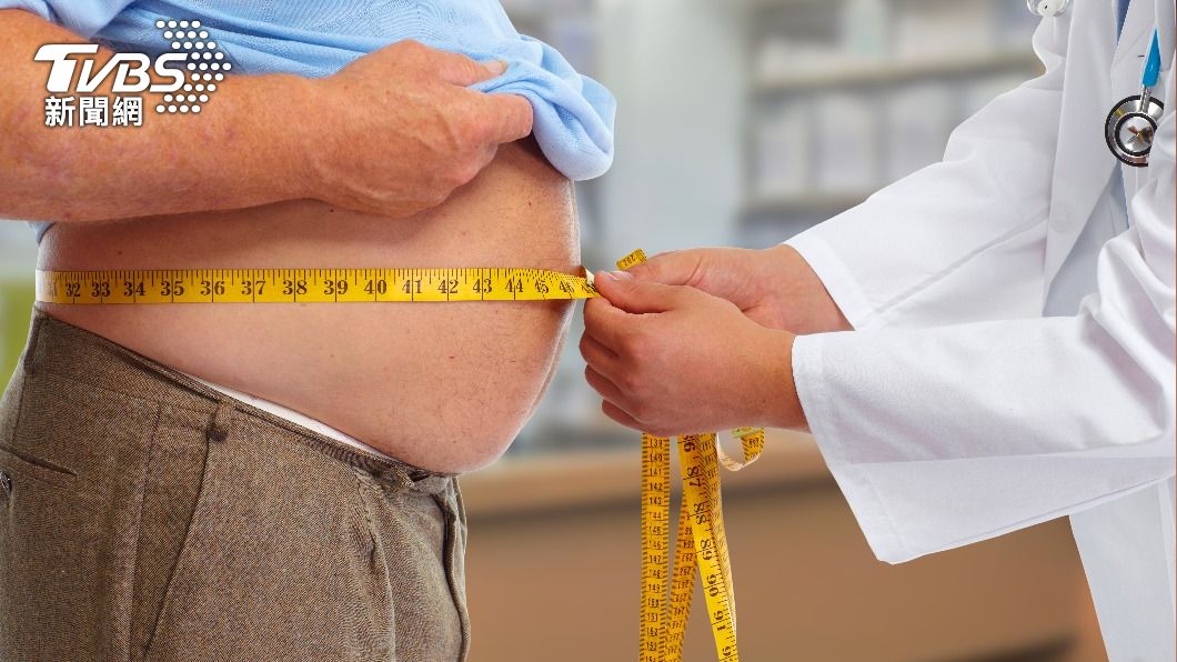 腰圍是衡量人體肥胖程度的重要指標。（示意圖／shutterstock達志影像）