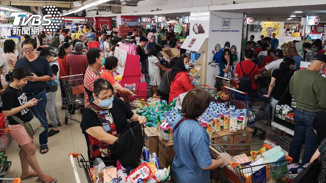 越南胡志明市因將實施禁足封城令，引發物資搶購現象。（示意圖／shutterstock達志影像）