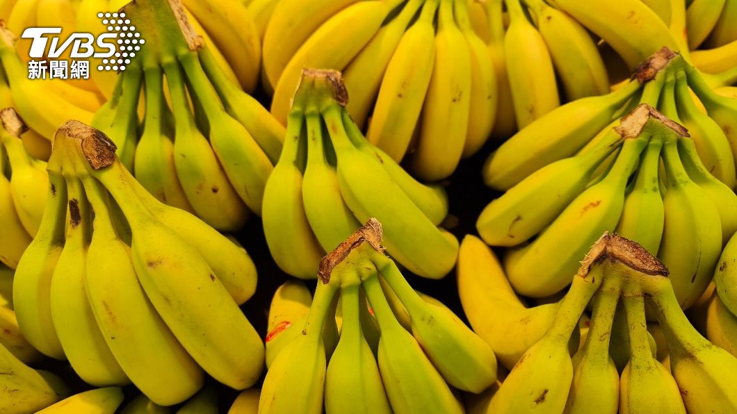 香蕉是很好入口的熱帶水果，其高鉀低鈉，可預防高血壓及心臟病。（示意圖／shutterstock達志影像）