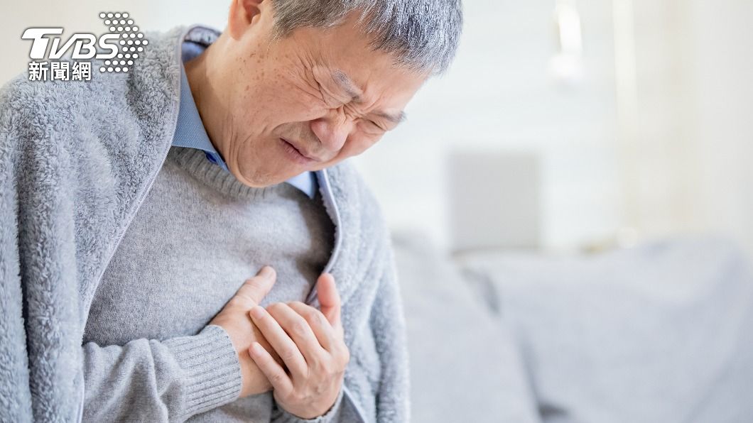 73歲男性因總膽管結石導致胸痛。（示意圖／shutterstock達志影像）