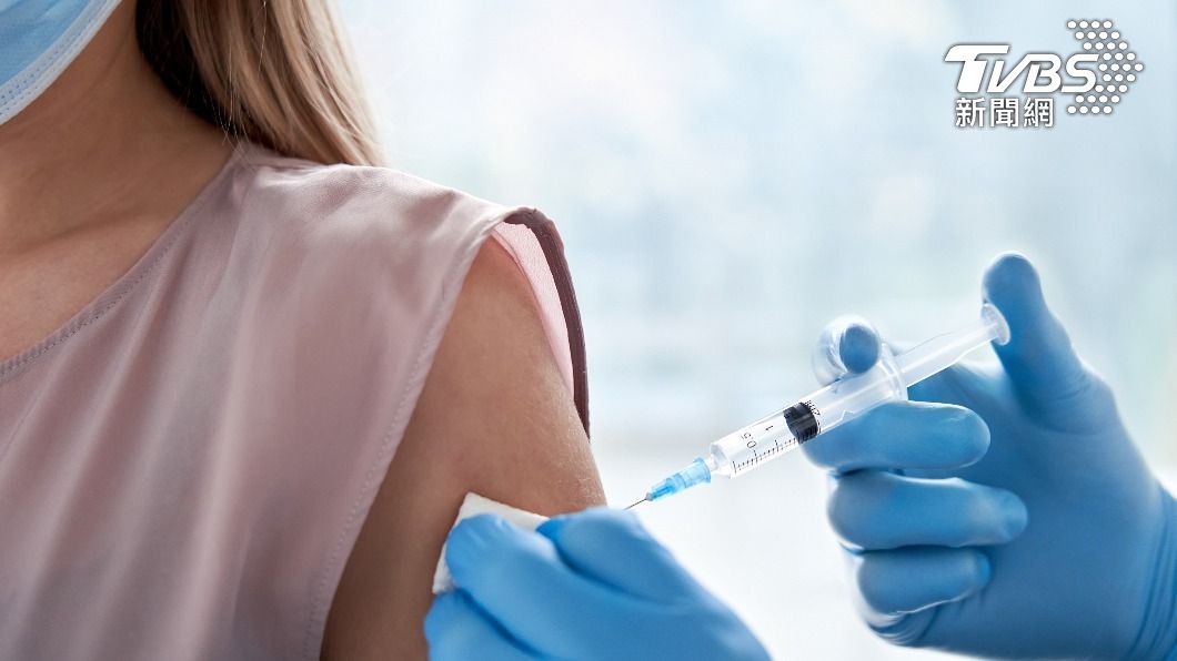 有些人儘管接種過兩劑疫苗仍會確診新冠肺炎。（示意圖／shutterstock達志影像）