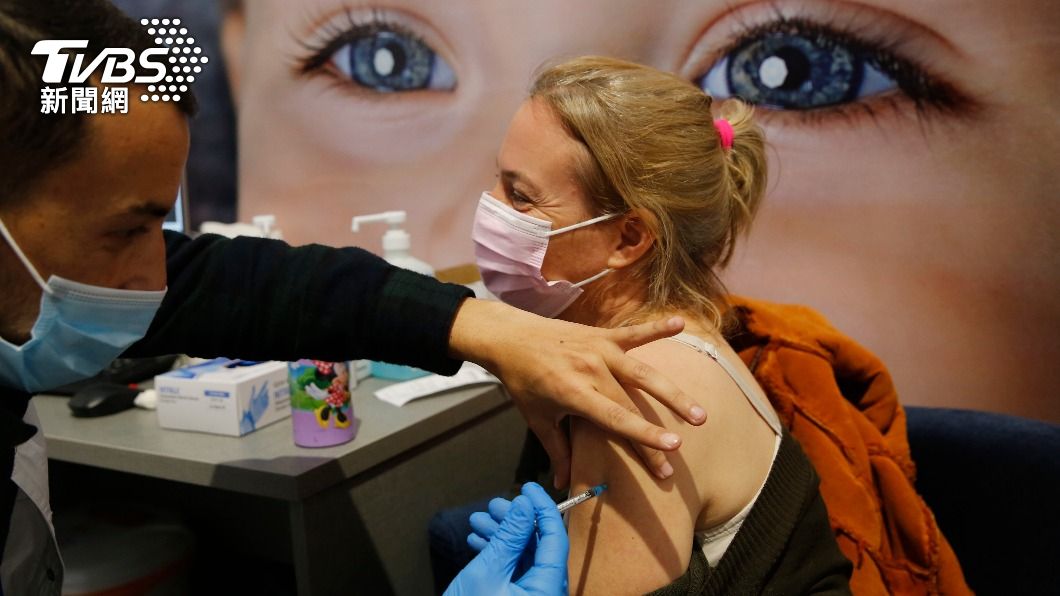 以色列疫情失控，人民紛紛追打第三劑疫苗。（圖／Shutterstock達志影像）