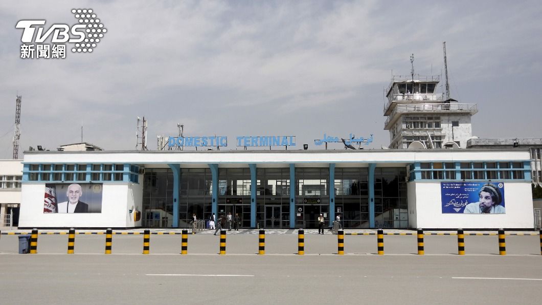 傳義軍用運輸機飛離喀布爾機場時遭遇槍擊。（圖／達志影像路透社）