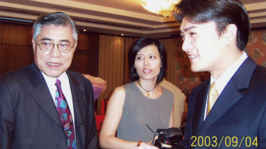 李㼈與父親李孟聲近18年前的珍貴合照。（圖／翻攝自李孟聲雲端訃聞）