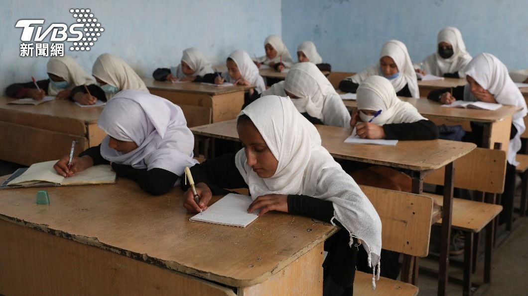 塔利班宣布允許女性接受大學教育。（圖／達志影像美聯社）