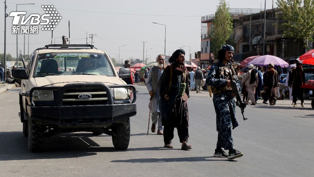 圖為塔利班戰士在喀布爾街頭巡邏。（圖／達志影像美聯社）