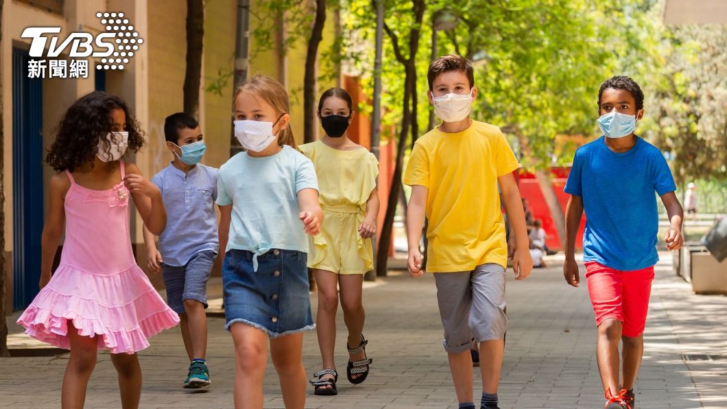 美國CDC指出，就算有配戴口罩以及進行篩檢，也會有22%的人染疫。（示意圖／shutterstock達志影像）