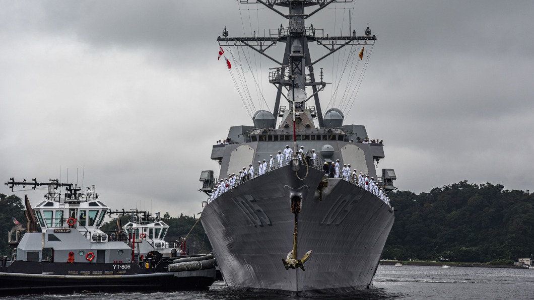 美國第七艦隊驅逐艦「班福特號」（USS Benfold, DDG-65）駛入南沙群島水域，陸批違反國家主權，第七艦隊反駁說法錯誤。（圖／翻攝自U.S. 7th Fleet臉書）