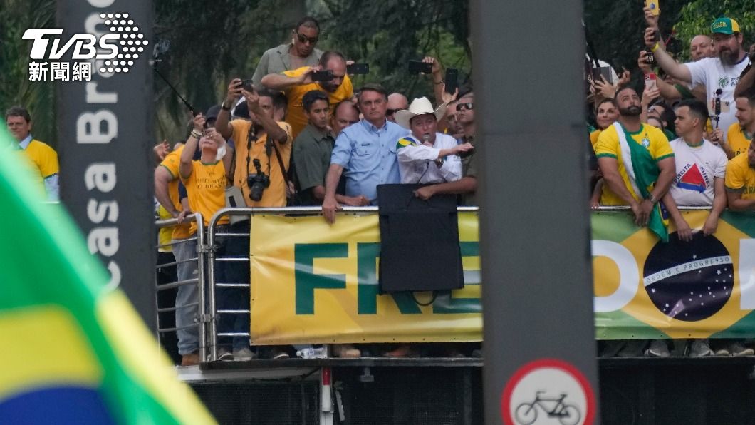 巴西總統波索納洛發動反民主示威。（圖／達志影像美聯社）