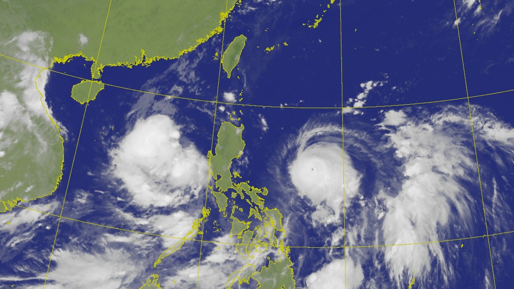  璨樹颱風（右）已增強為強烈颱風。（圖／氣象局）