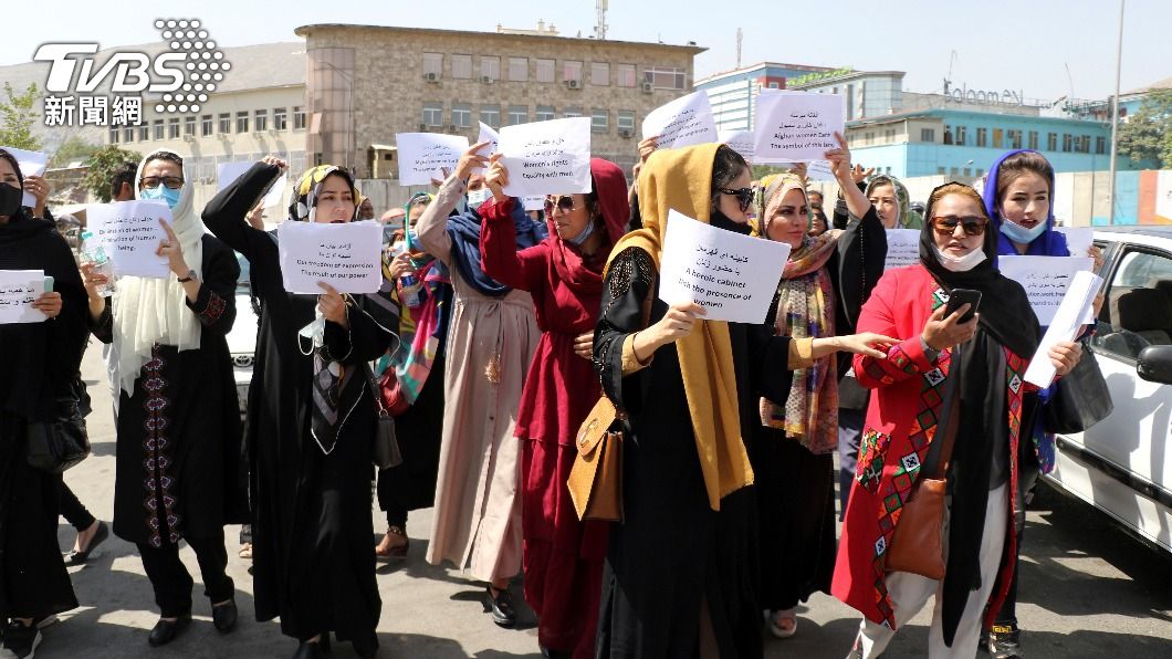 圖為阿富汗女性3日上街示威。（圖／達志影像美聯社）