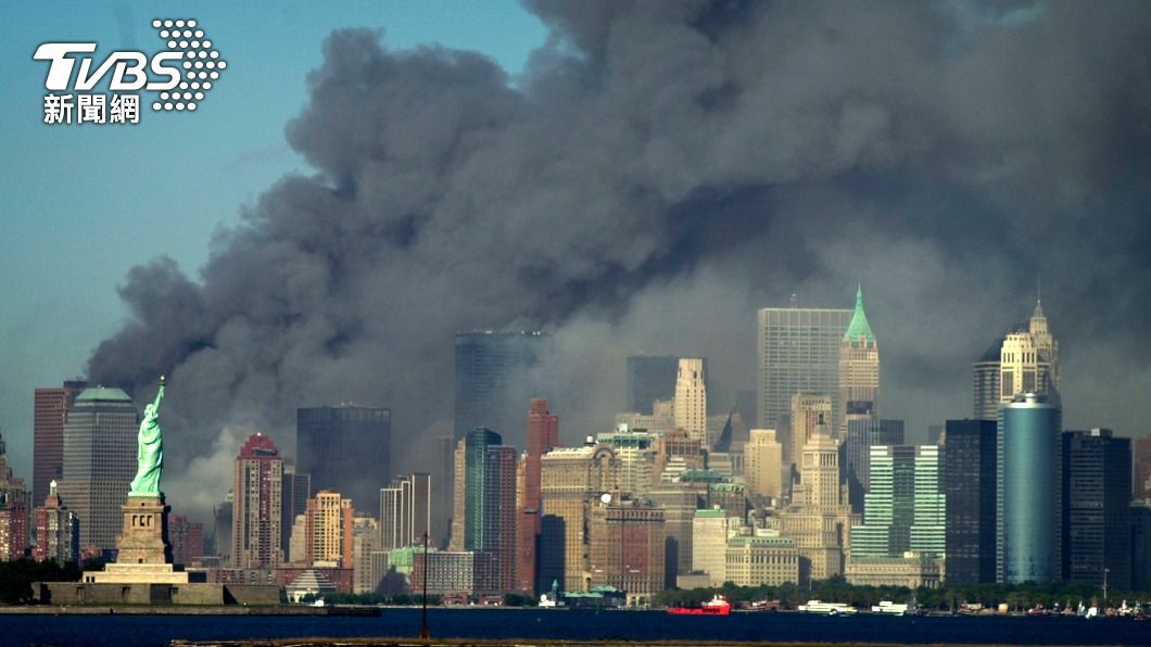 2001年9月11日，恐怖份子狹持客機撞進世貿中心。（圖／ＡＰ）