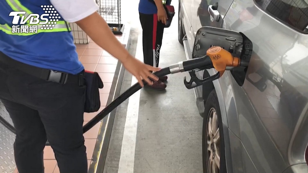加油站幫一名車主加「3種油」，車主喊奇特。（示意圖，非當事加油員／TVBS資料畫面）