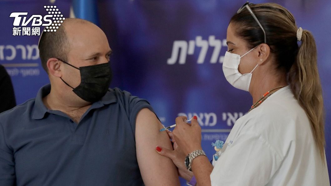 以色列總理班奈特接種第三劑。（圖／達志影像美聯社）