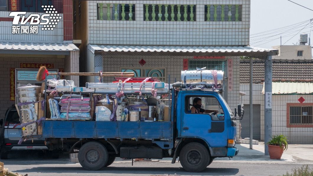 在台灣路上的發財小貨車大多是藍色。（示意圖／shutterstock達志影像）
