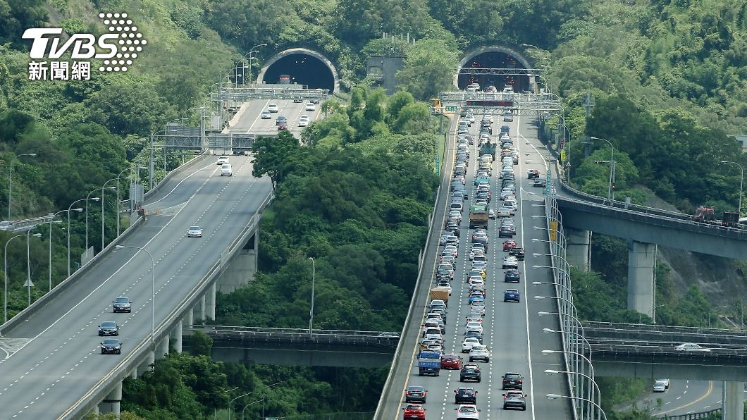 高公局預估，明日包含國1楊梅到新竹系統等8路段恐車多壅塞不好走。（圖／中央社）