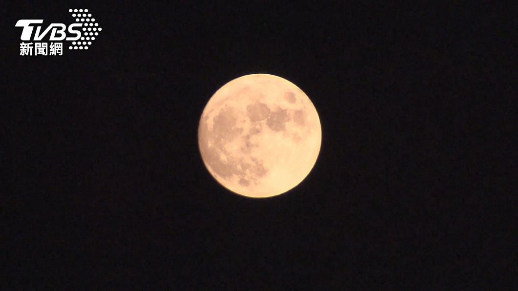 今年元宵節的月亮不是滿月。（圖／TVBS)