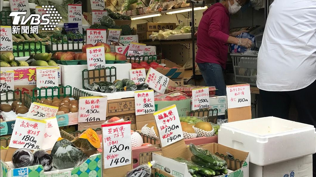 圖為東京街頭販售福島農產品。（圖／中央社）