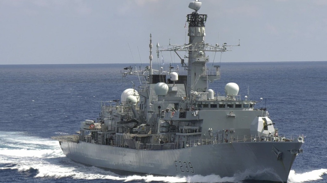 英國皇家海軍里契蒙號通過台灣海峽（圖／翻攝@HMS_Richmond推特）