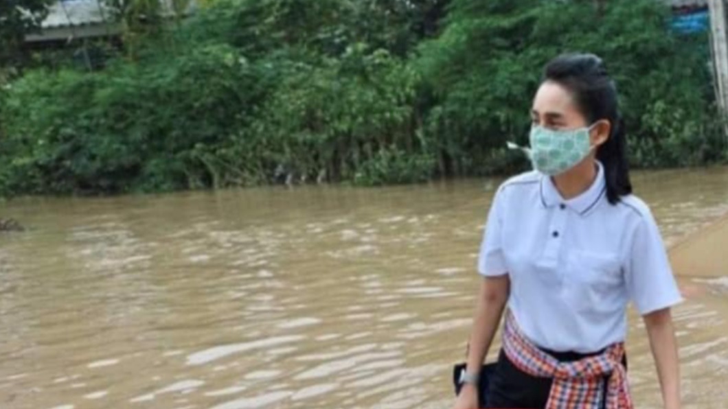 泰國教育部副部長格諾婉到現場勘災。（圖／翻攝自臉書）