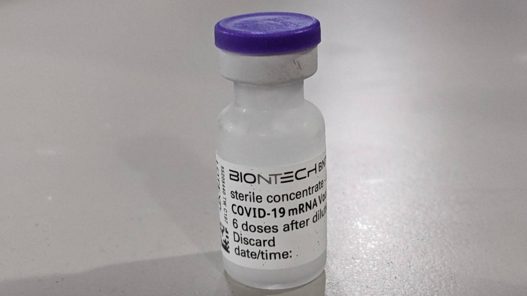 首批客製化標籤BNT疫苗外觀。（圖／中央流行疫情指揮中心）