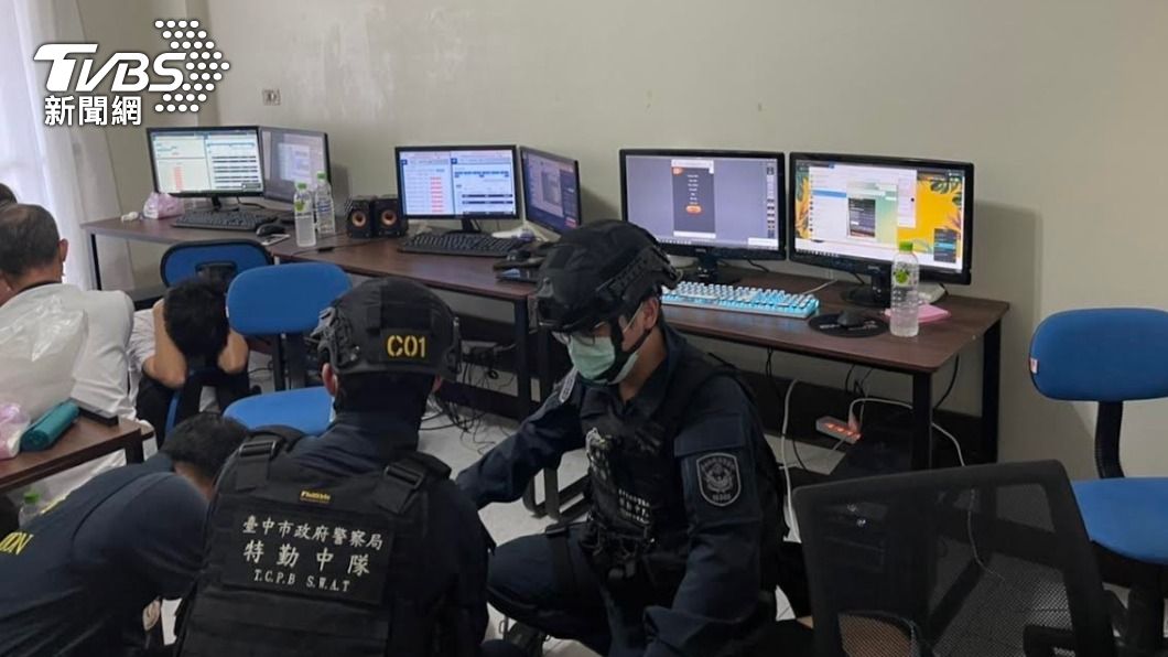 警方偵破陳嫌等人吸收逃逸外勞，籌組機房詐騙越南人。（圖／警方提供）