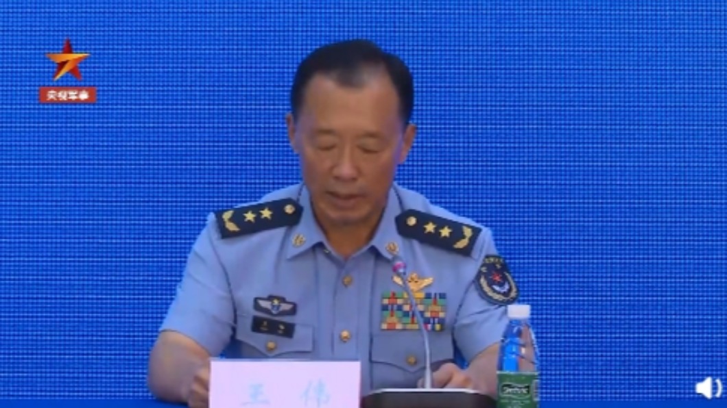 中共空軍副司令員王偉在記者會中反嗆「不怕就雲端見」。（圖／翻攝自央視軍事微博）