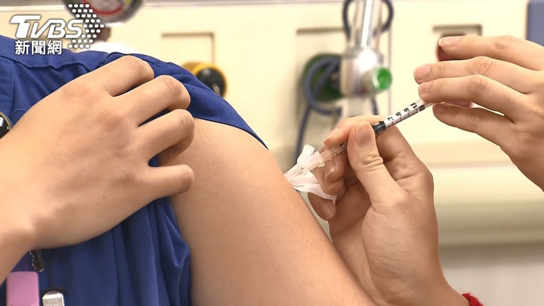 國內大規模施打新冠肺炎疫苗。（圖／TVBS） 別搞錯！第12輪疫苗採分流預約　部分莫德納孤兒再等等