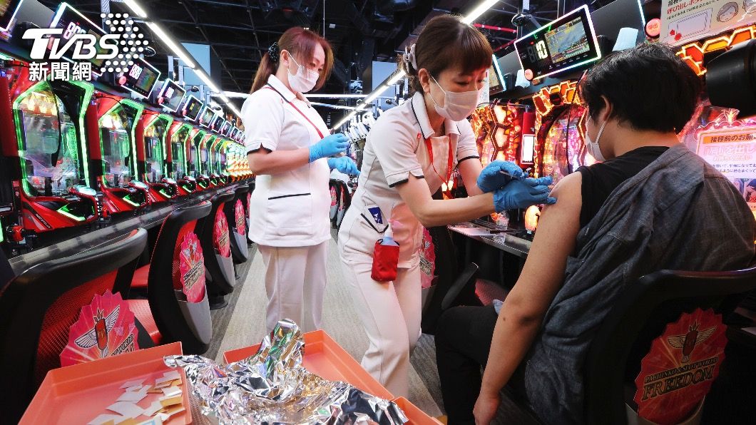 亞洲人重群體需求，日本電玩店就貢獻場所當作疫苗接種站（圖／達志影像美聯社）