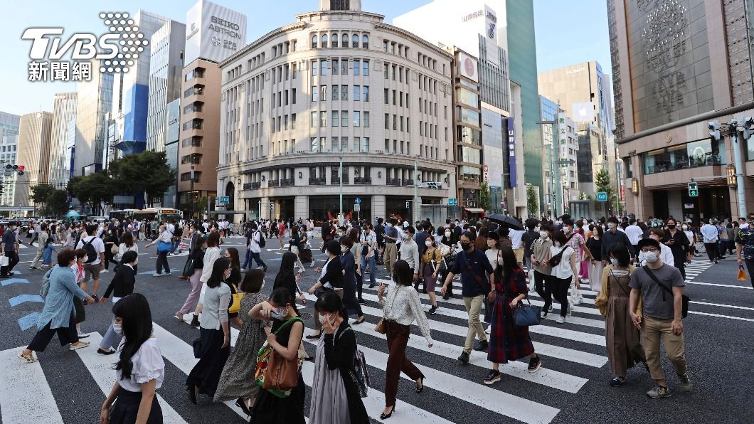 日本解除緊急事態，大量人潮湧向觀光地及鬧區。（圖／達志影像美聯社）