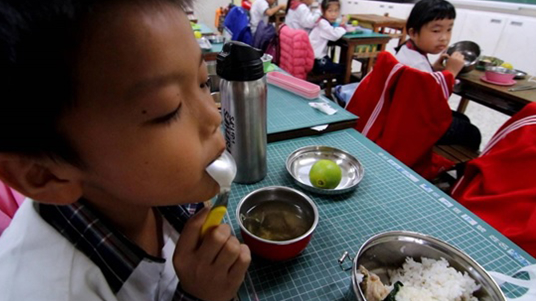 TVBS記者謝賢熺、林上筠報導「你的，在學校吃了什麼」，獲頒第五屆《全球華文永續報導獎》短影片類社會價值獎