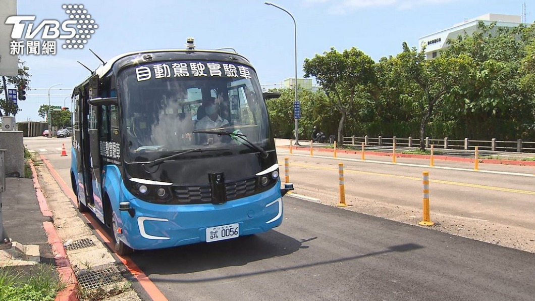 有立委質疑補助大陸製電動巴士在台灣道路測試。（圖／TVBS）