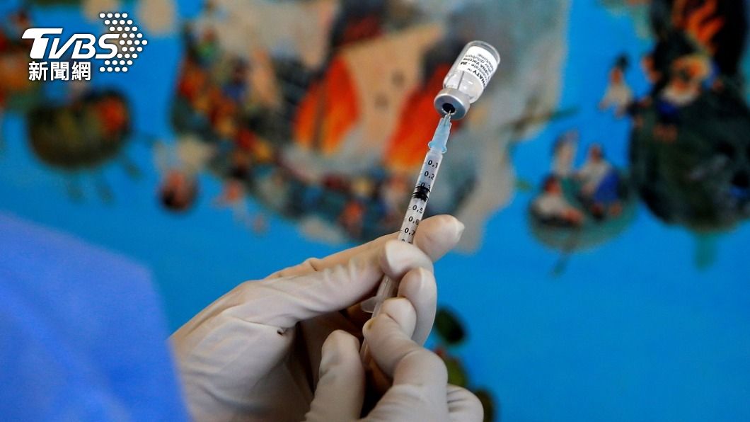 加國要求民眾接種疫苗。（圖／路透社）