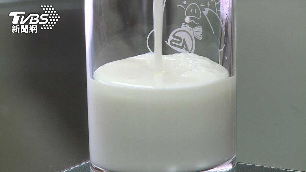 網友抱怨台灣的牛奶價格昂貴。（圖／TVBS） 台灣牛奶世界第2貴！　網嘆「有錢人喝的」殘酷原因曝