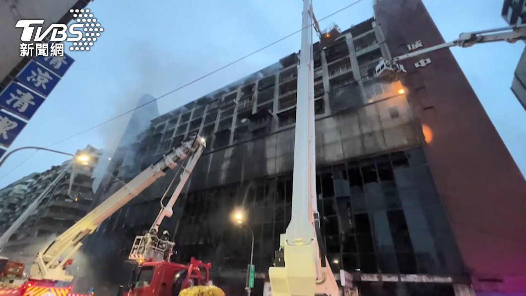 高雄城中城大樓10月中發生火警。（圖／TVBS資料畫面） 