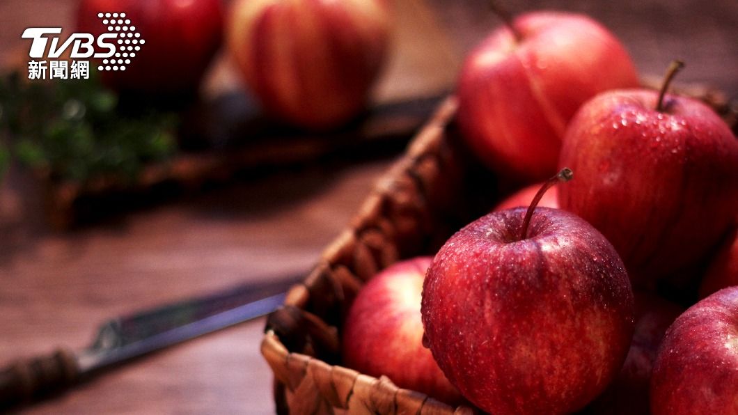 蘋果皮有穩定血糖的作用。（示意圖／shutterstock達志影像）