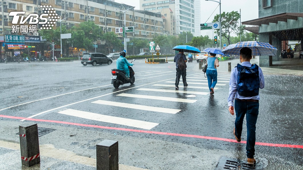 台灣冬天經常下雨。（示意圖／Shutterstock達志影像） 