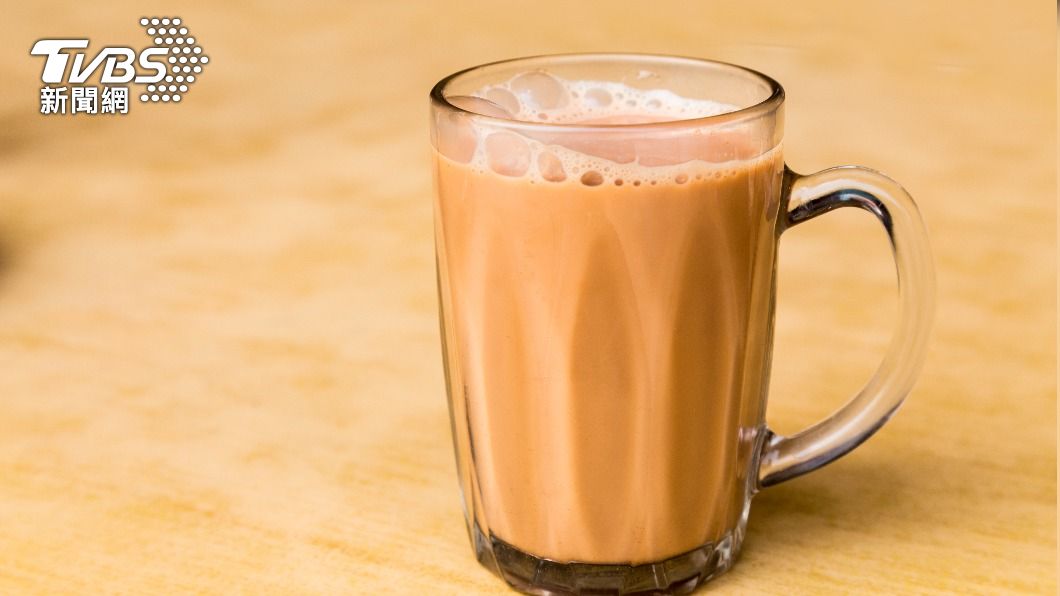 馬來西亞一名男子因每天把奶茶當水喝，導致右腳被迫截肢。（示意圖／shutterstock 達志影像）