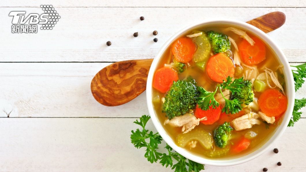 網紅分享一款「減肥蔬菜神湯」。（示意圖／shutterstock達志影像）