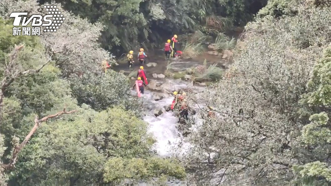 虎豹潭16日發生6人遭暴漲溪水沖走的意外。（圖／TVBS資料畫面）